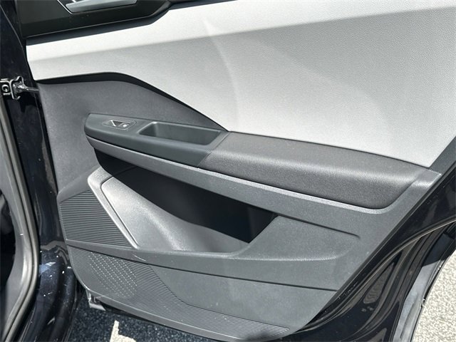 Used 2023 Volkswagen Taos SE w/ Panoramic Sunroof Package image 32