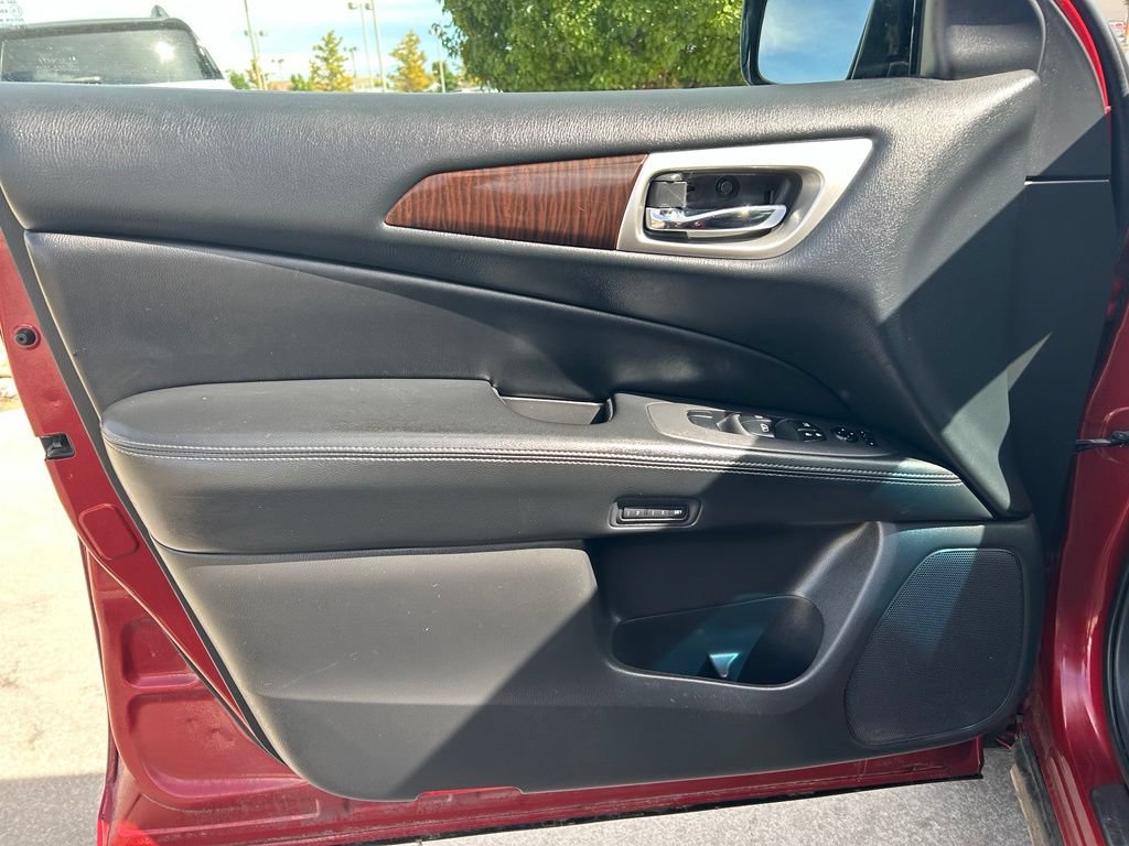 Used 2013 Nissan Pathfinder SL AWD/4WD image 23