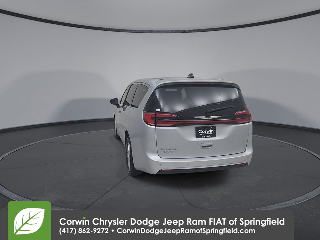 Certified 2023 Chrysler Pacifica Touring-L image 12