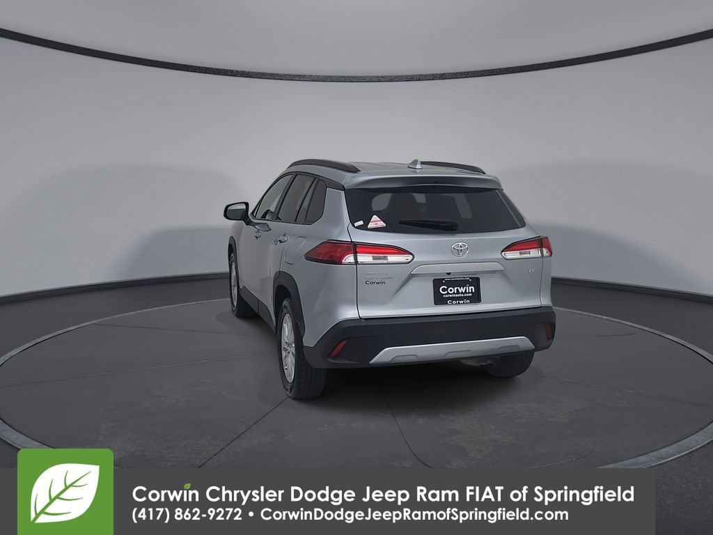 Used 2022 Toyota Corolla Cross LE FWD image 11