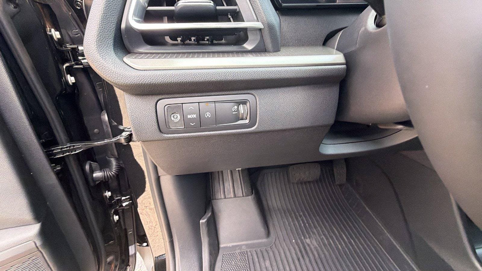 New 2027 Chevrolet Traverse LT w/ Midnight/Sport Edition FWD image 22