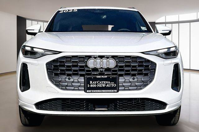 Used 2025 Audi Q5 Premium w/ Convenience Package AWD/4WD image 2