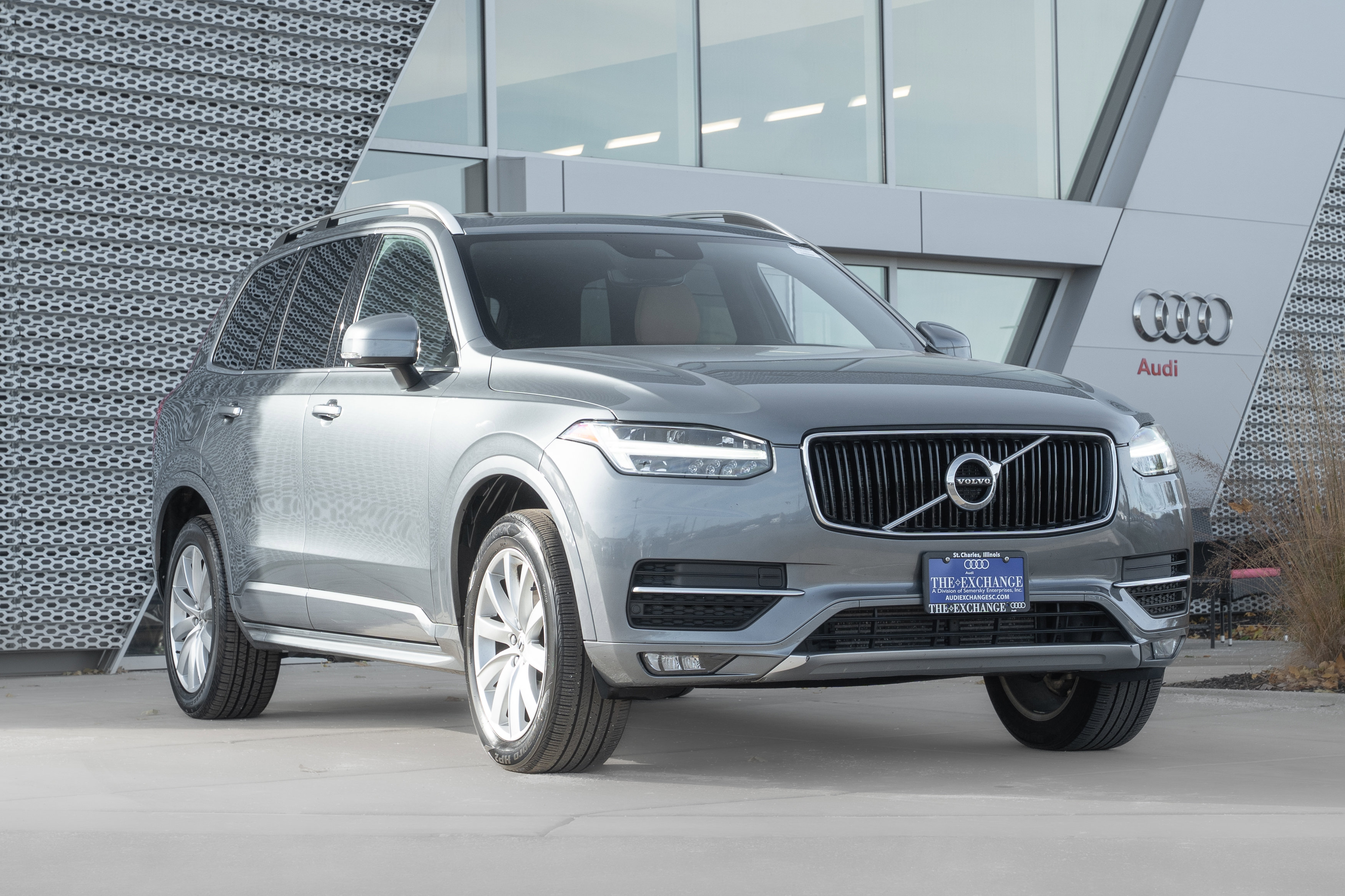 Used 2019 Volvo XC90 T6 Momentum image 1