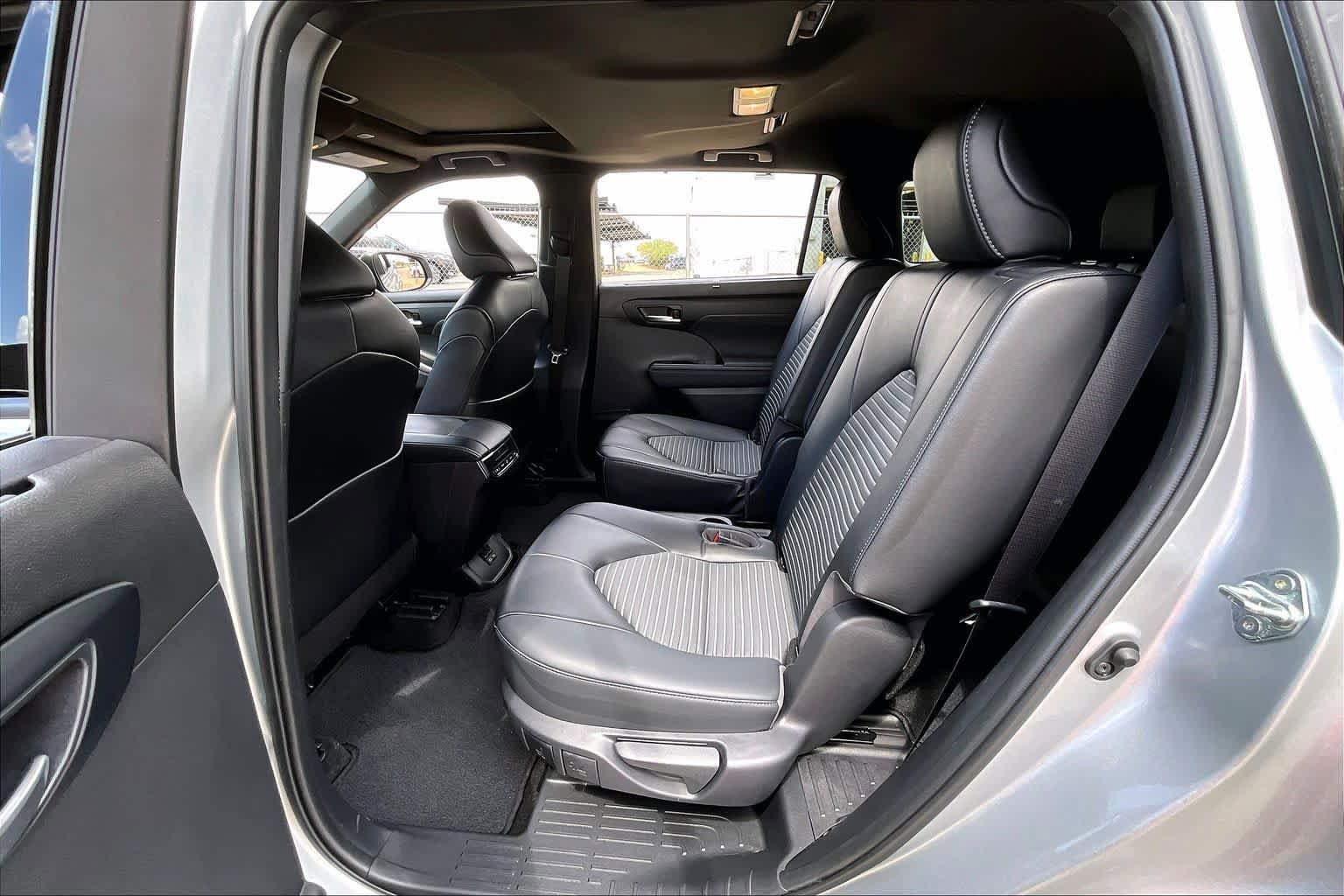 Used 2023 Toyota Highlander XSE FWD image 21