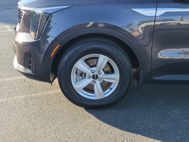 Certified 2026 Kia Sorento LX FWD image 11