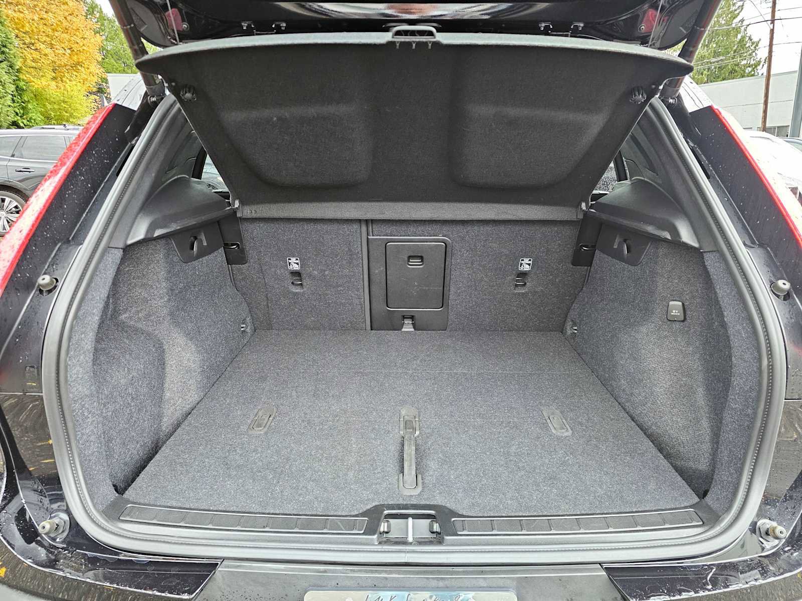 Certified 2025 Volvo XC40 B5 Plus image 16