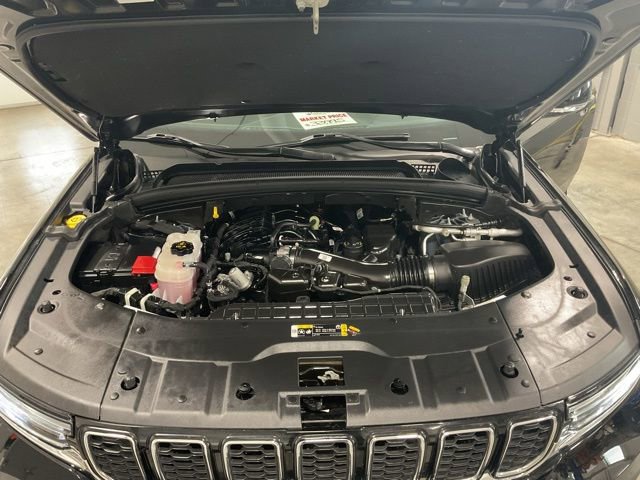 Used 2023 Jeep Grand Cherokee L Limited w/ Trailer Tow Group (B) AWD/4WD image 22