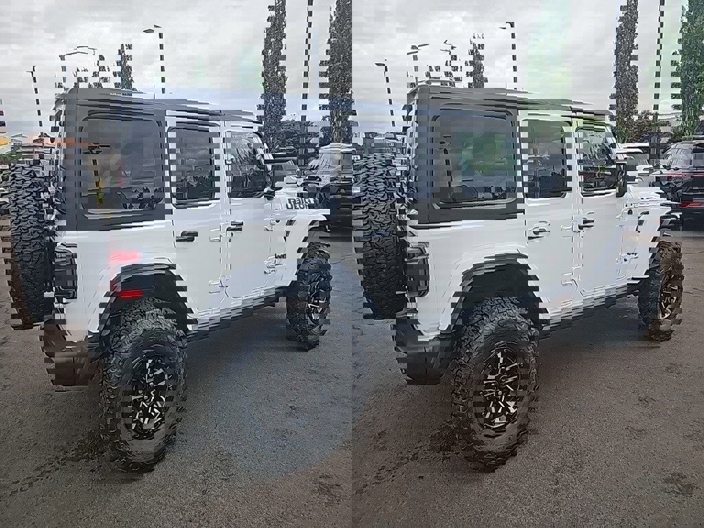 New 2025 Jeep Wrangler Unlimited Rubicon w/ XTREMEE 35" Tire Package image 5