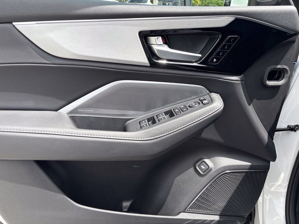 New 2026 Acura MDX w/ Technology Package FWD image 17