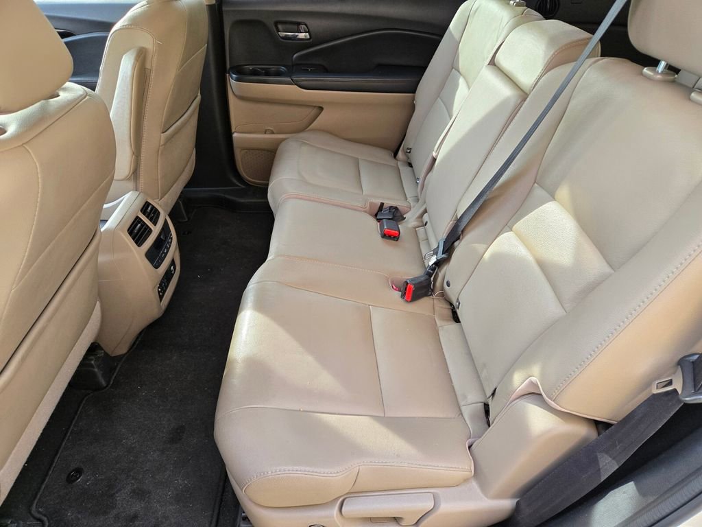 Used 2017 Honda Pilot Touring image 7