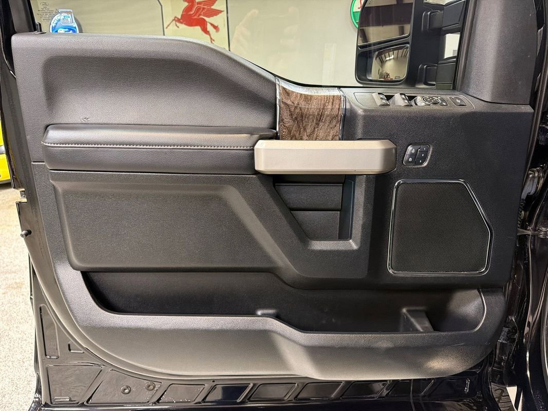Used 2017 Ford F250 Lariat w/ Lariat Ultimate Package AWD/4WD image 17