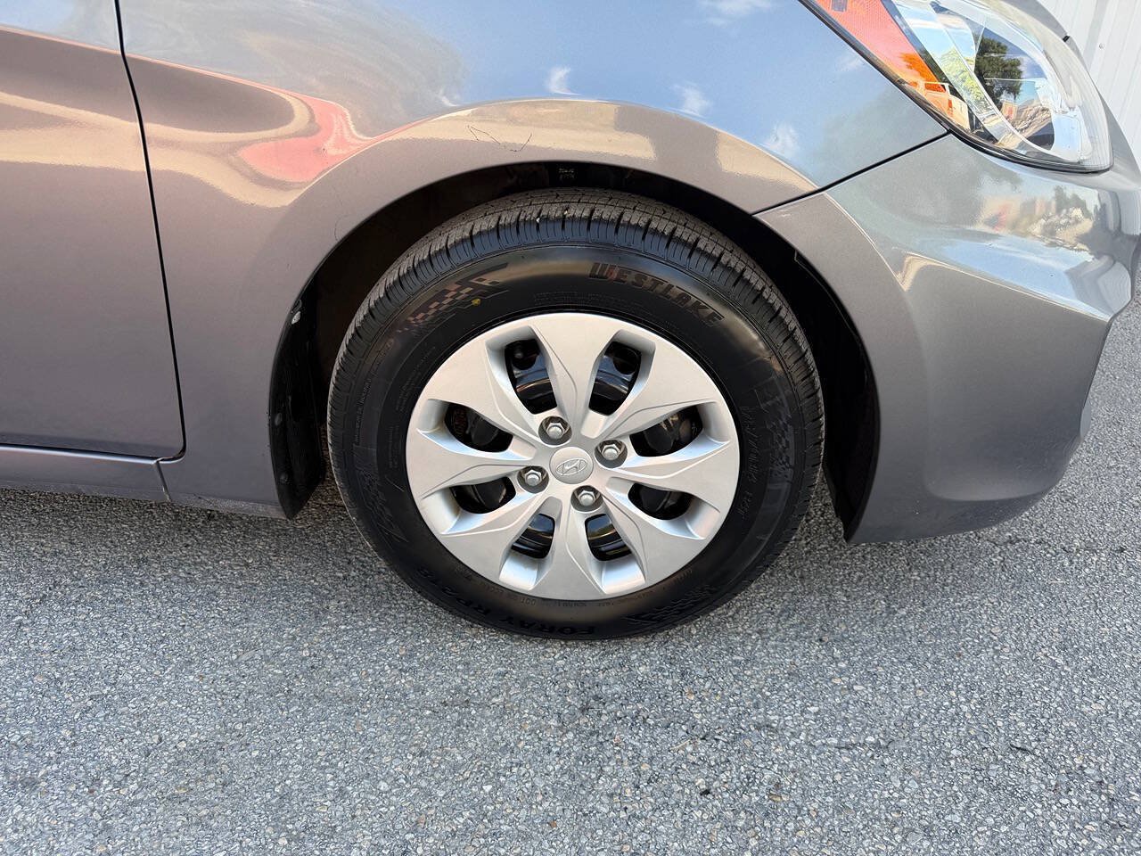 Used 2016 Hyundai Accent SE FWD image 29