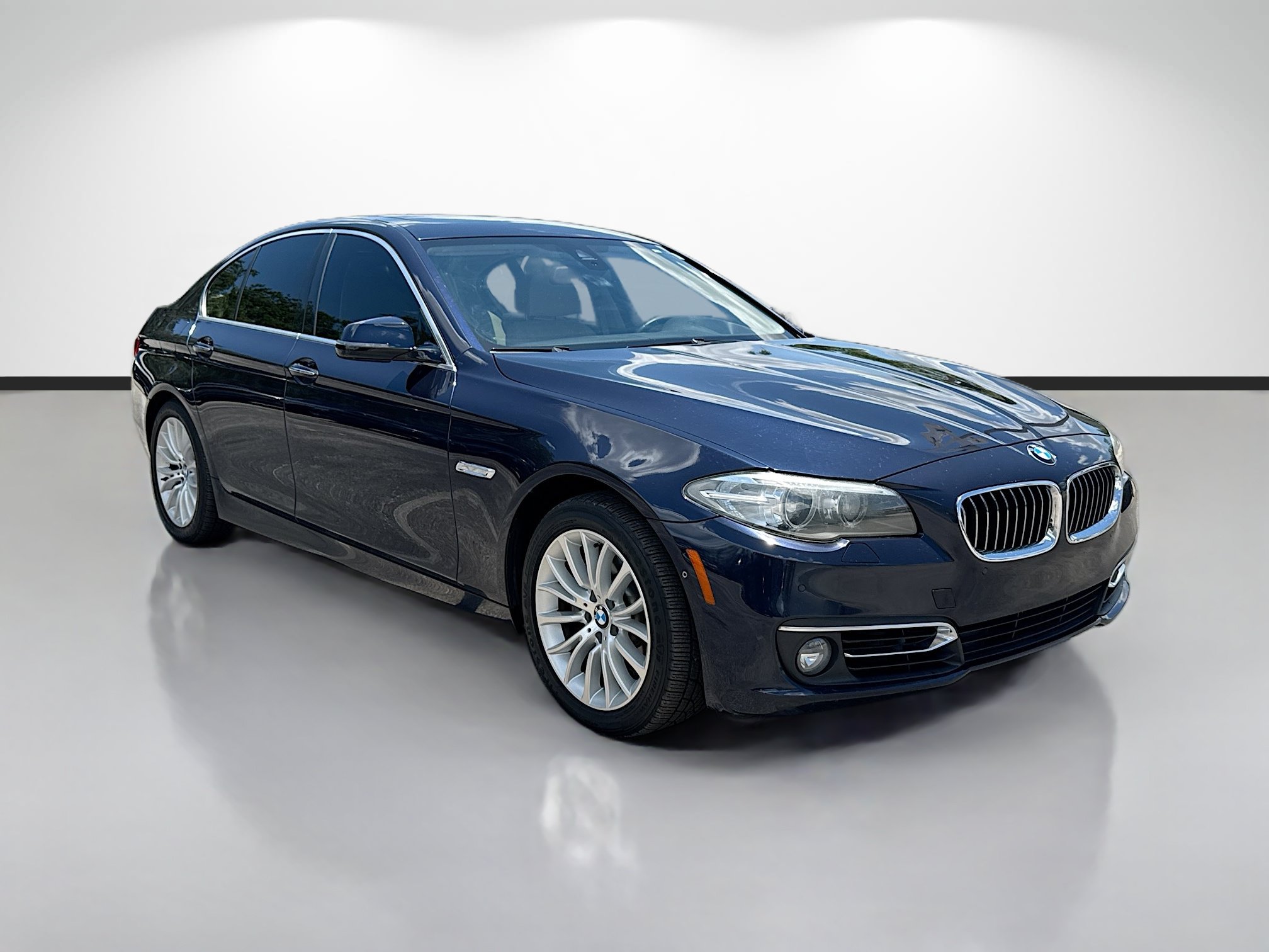 Used 2016 BMW 528i Sedan RWD image 1