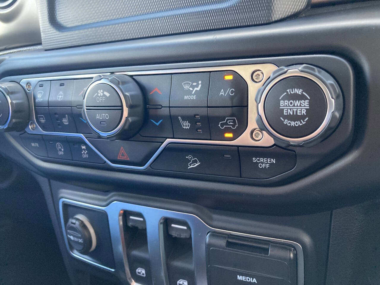 Used 2020 Jeep Wrangler Sport image 29