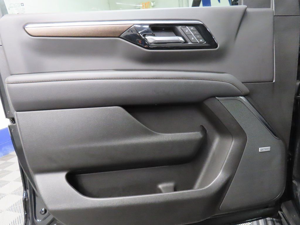 Used 2025 Chevrolet Suburban High Country AWD/4WD image 55