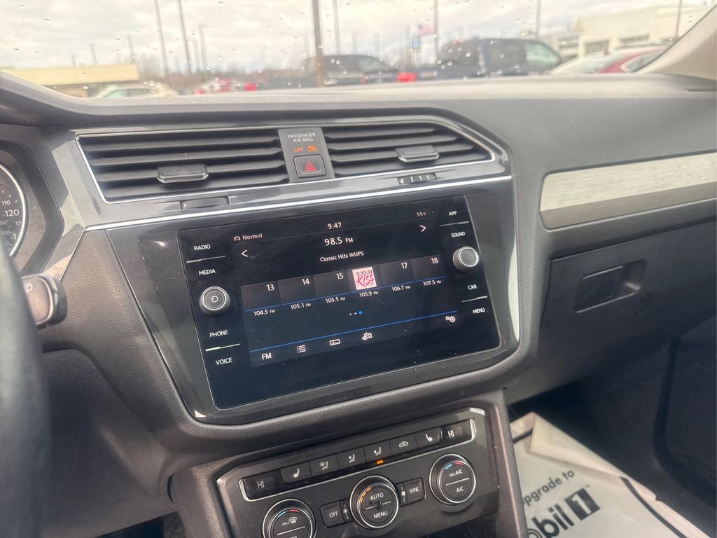 Used 2019 Volkswagen Tiguan SE w/ Panoramic Sunroof Package image 11