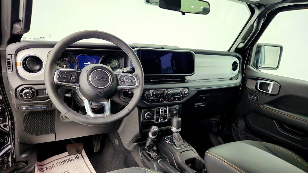 Used 2025 Jeep Wrangler Unlimited Sahara w/ Safety Group image 12