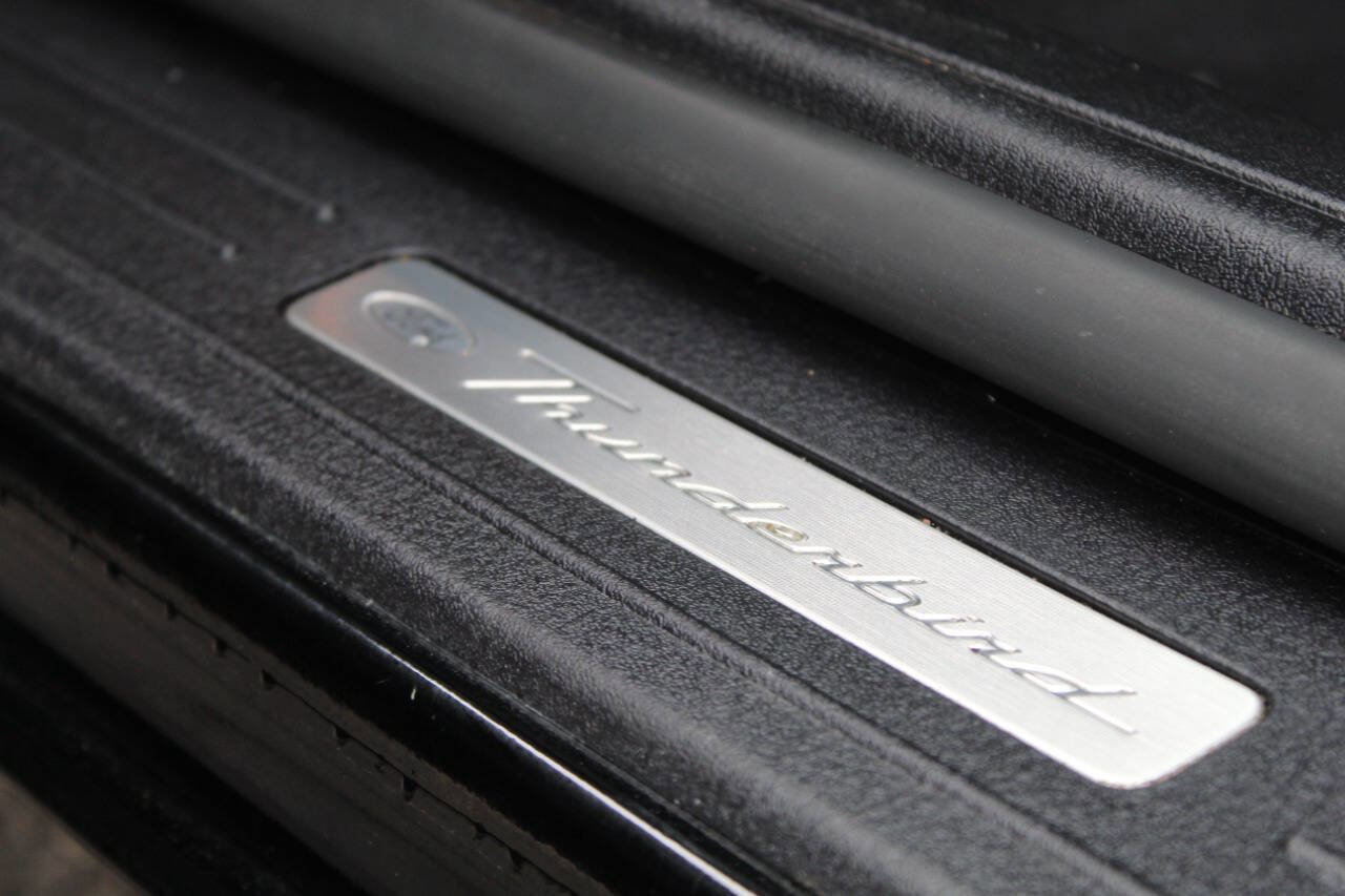 Used 2003 Ford Thunderbird image 33