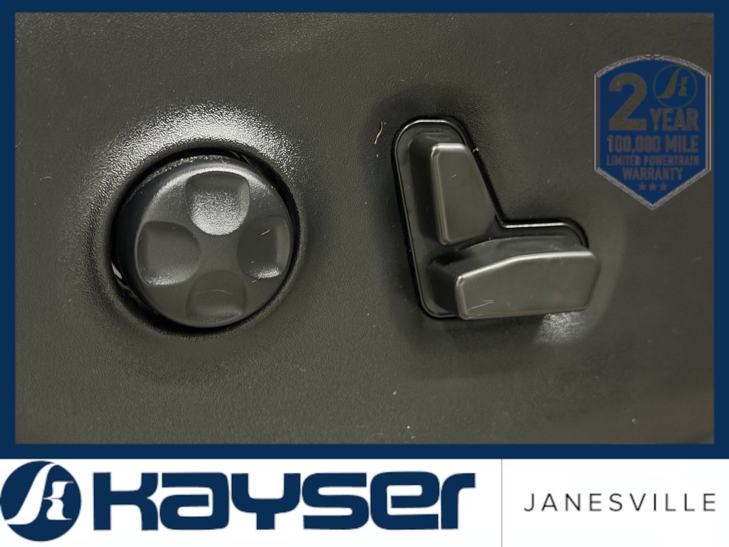 Used 2022 Chrysler Pacifica Touring-L w/ Uconnect Theater Family Group image 29