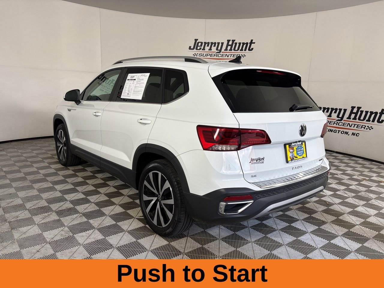 Used 2022 Volkswagen Taos SE w/ Panoramic Sunroof Package image 7