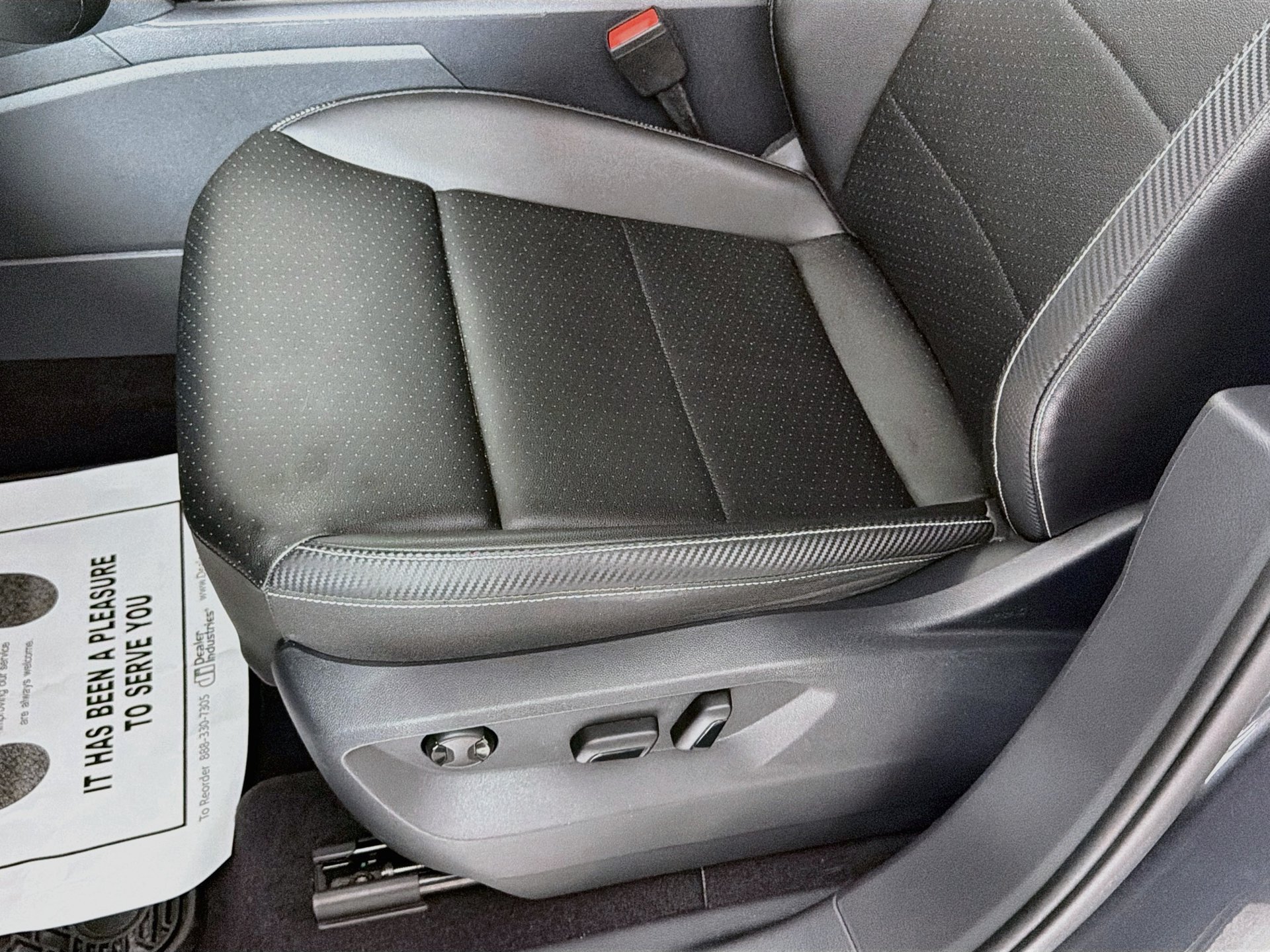 Certified 2023 Volkswagen Atlas Cross Sport SE FWD image 18
