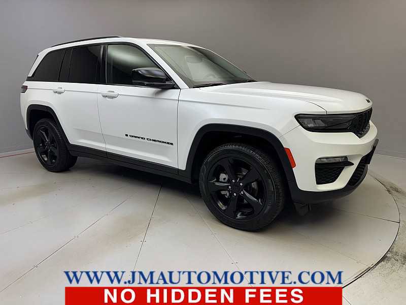 Used 2023 Jeep Grand Cherokee Limited w/ Black Appearance Package AWD/4WD image 7