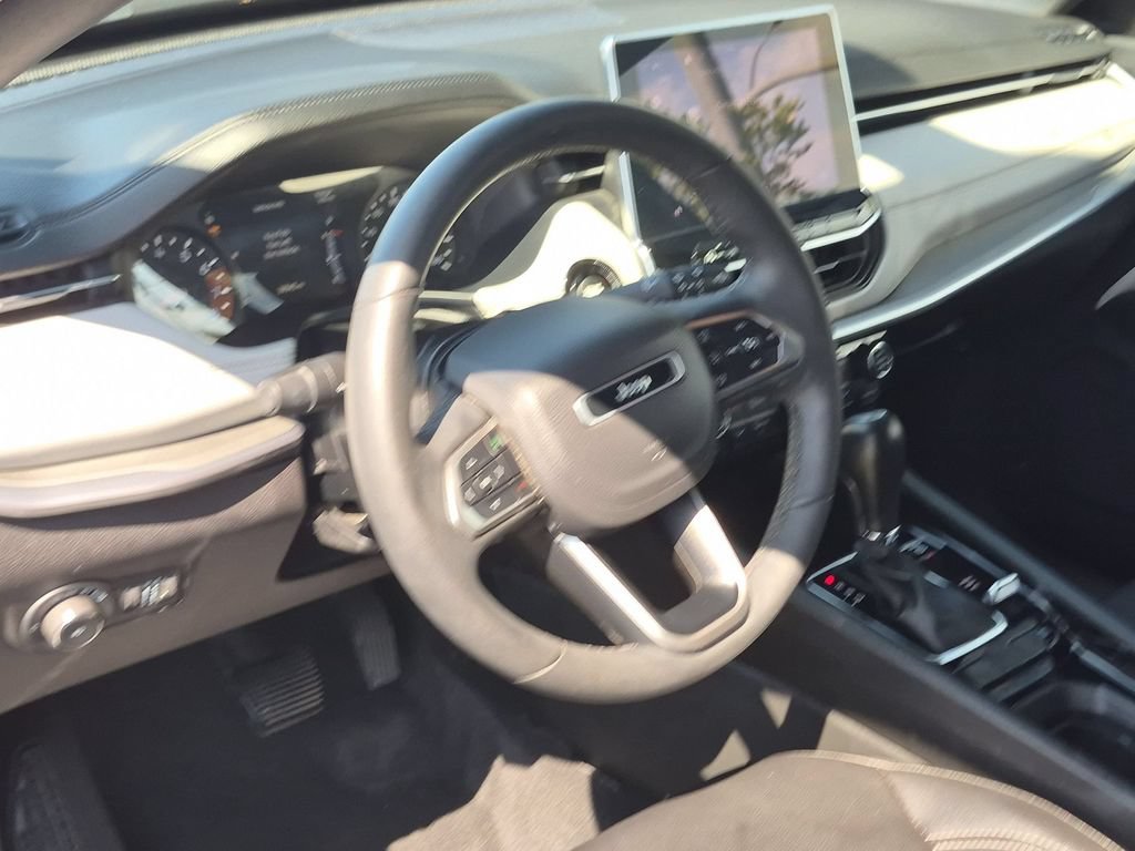 Used 2025 Jeep Compass Limited AWD/4WD image 15