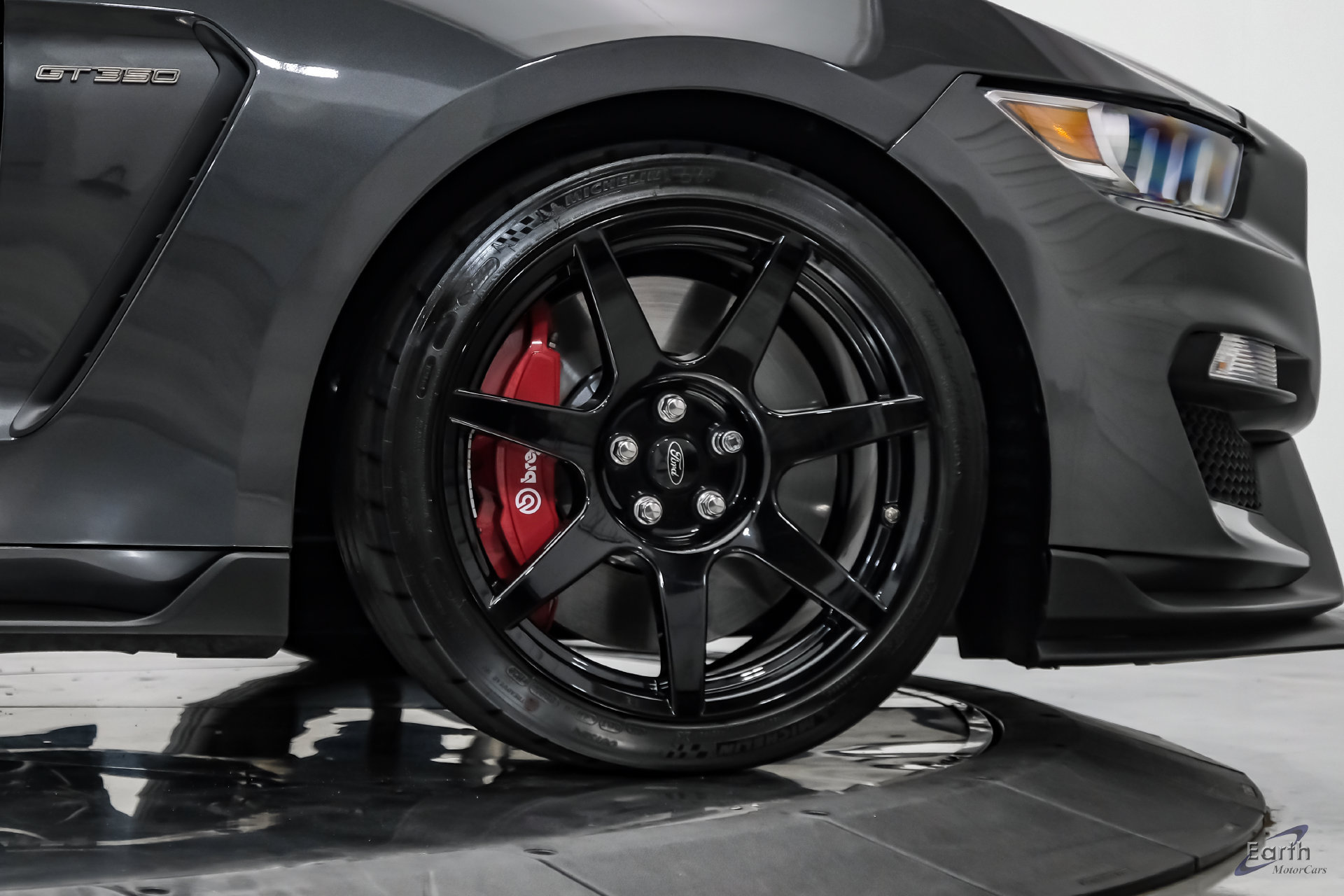 Used 2020 Ford Mustang Shelby GT350R w/ GT350R Equipment Group 920A RWD image 93