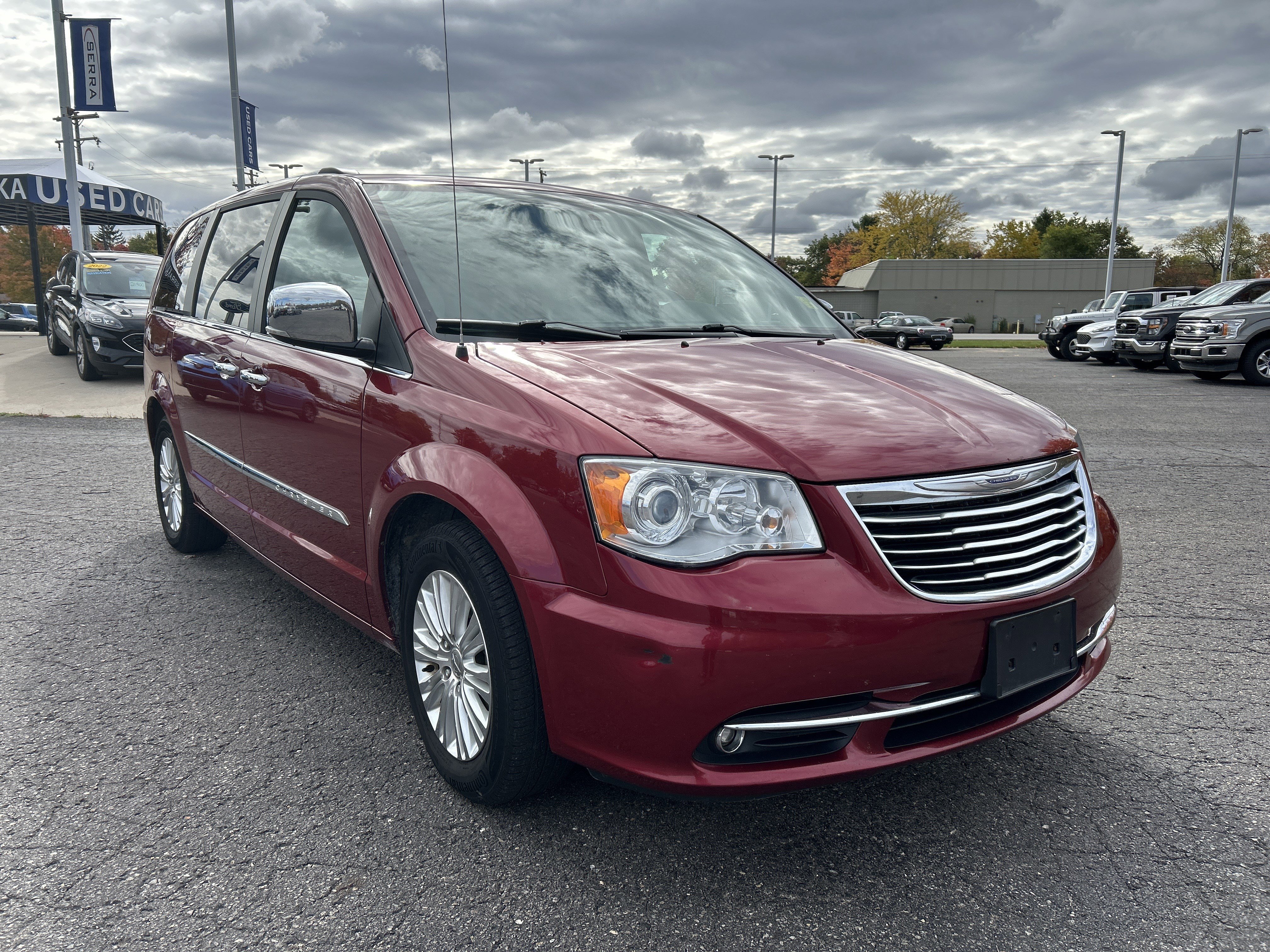 Used 2015 Chrysler Town & Country Limited Platinum w/ Trailer Tow Group