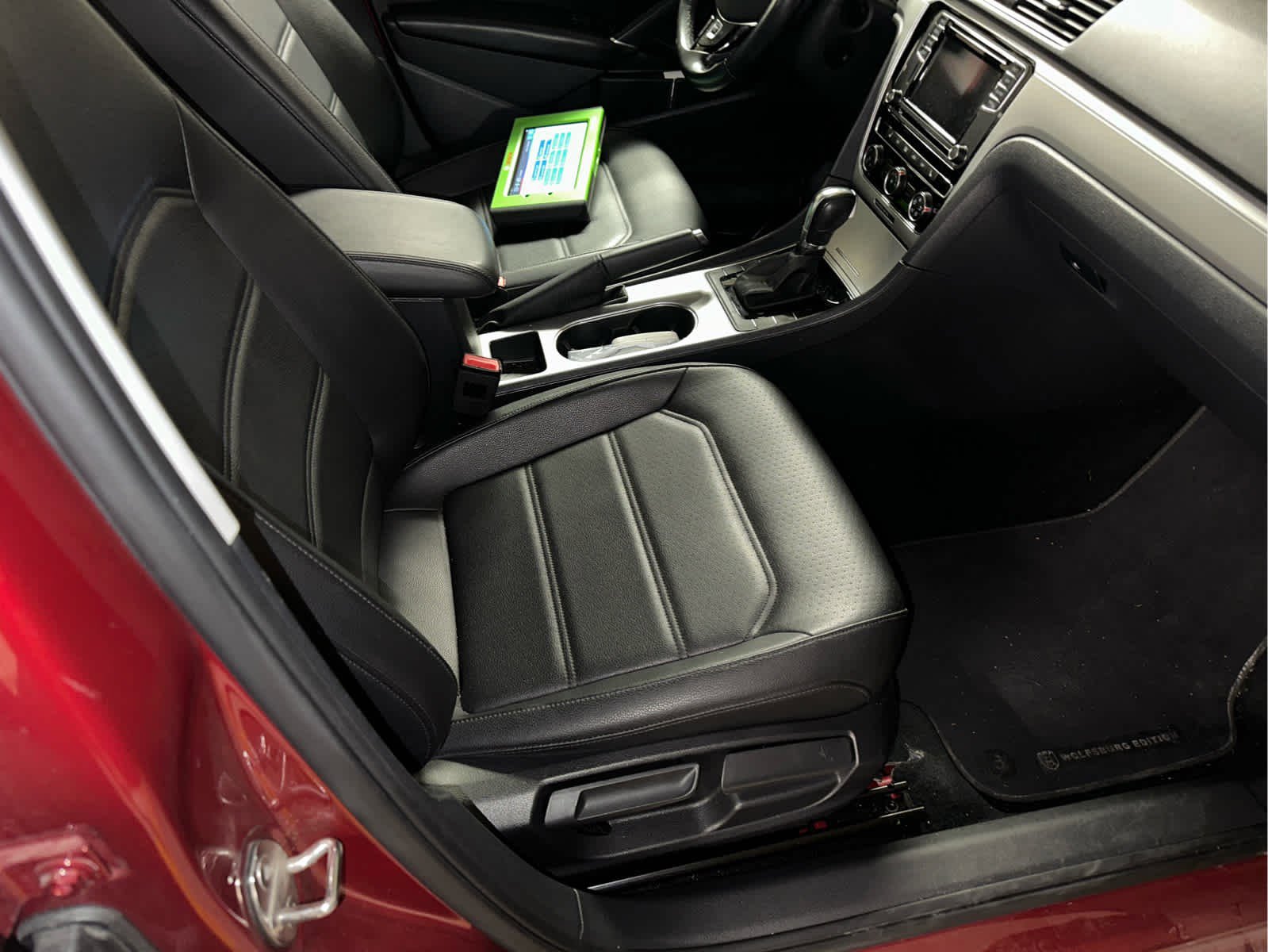 Used 2019 Volkswagen Passat 2.0T Wolfsburg image 8