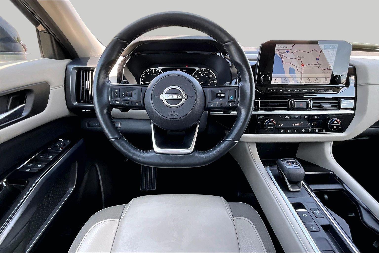 Used 2023 Nissan Pathfinder SL w/ Black Appearance Package FWD image 5
