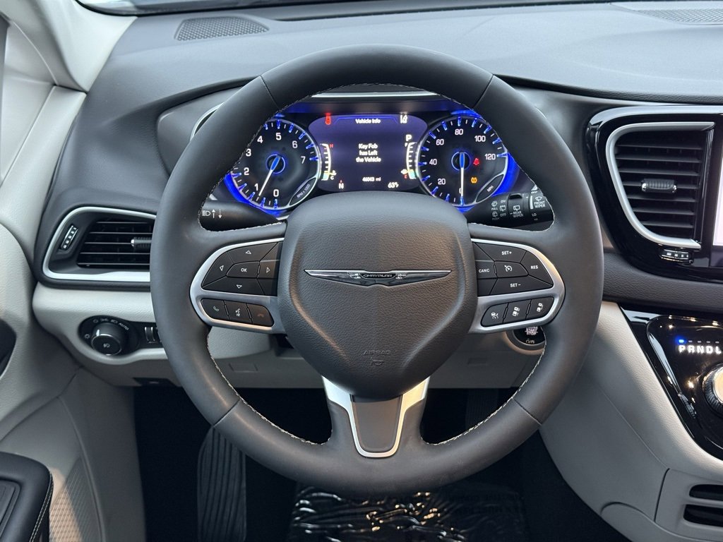 Used 2024 Chrysler Pacifica Touring-L image 24