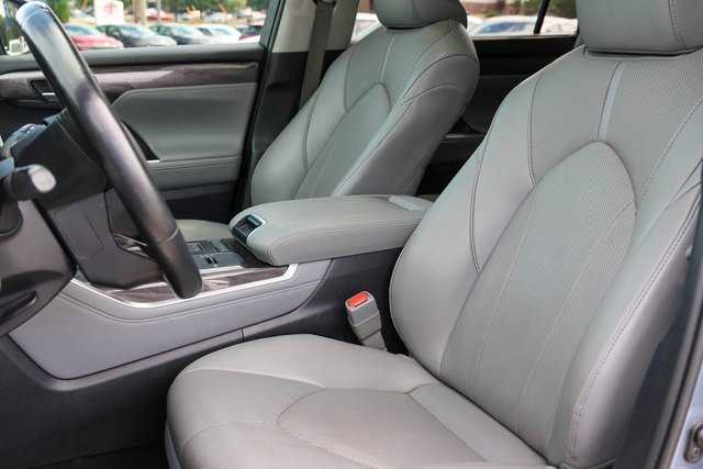 Used 2021 Toyota Highlander Limited image 13