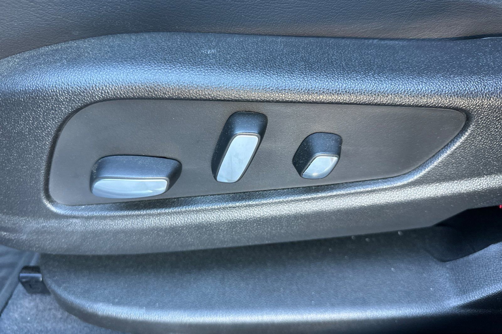 Used 2025 Cadillac XT6 Premium Luxury w/ Technology Package image 13