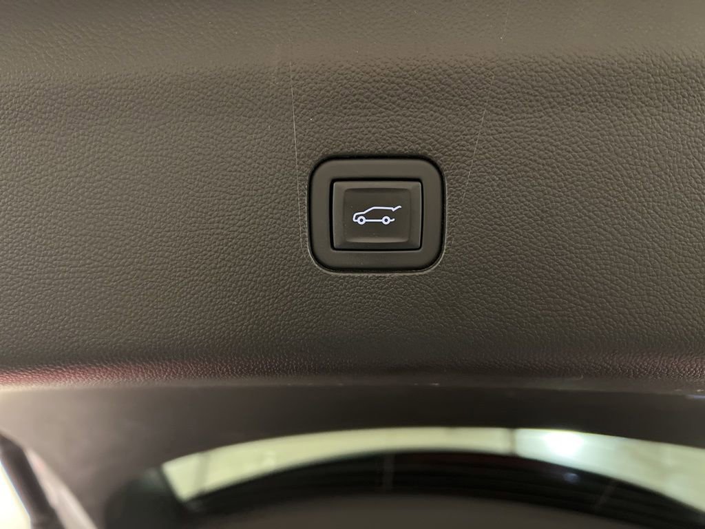 Used 2023 Buick Enclave Avenir w/ Avenir Technology Package AWD/4WD image 39