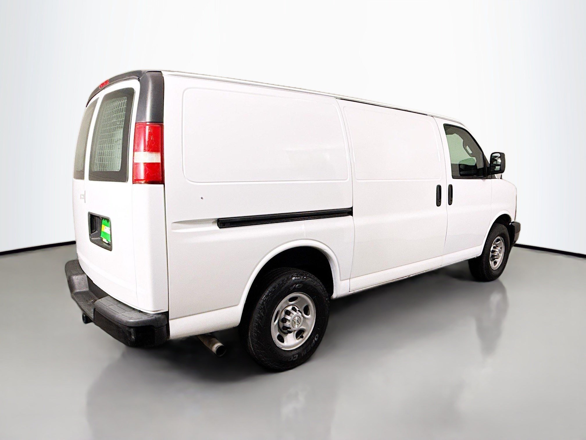 Used 2017 Chevrolet Express 2500 RWD image 10