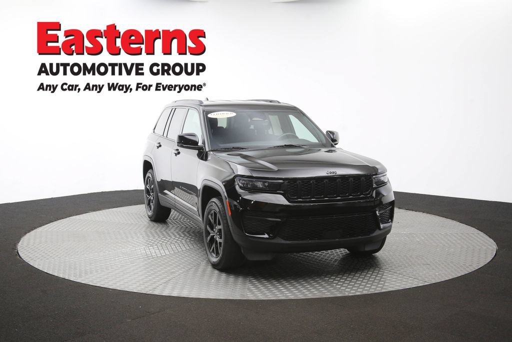 Used 2025 Jeep Grand Cherokee Altitude AWD/4WD image 51