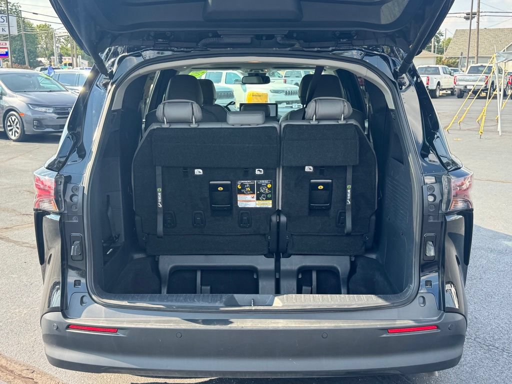 Used 2026 Toyota Sienna XLE FWD image 28