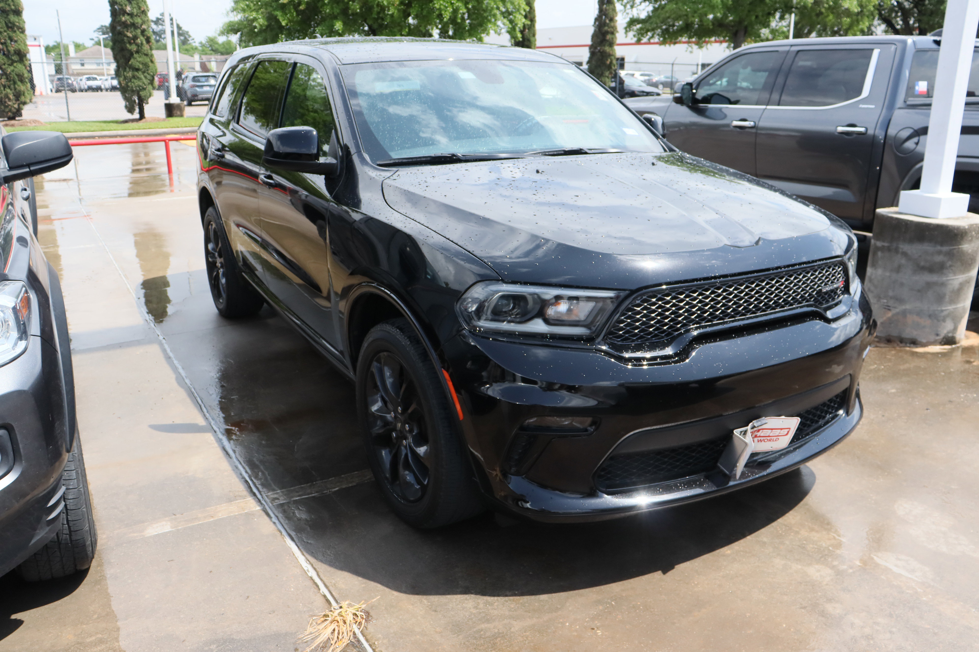 Used 2022 Dodge Durango SXT w/ Blacktop Package image 2