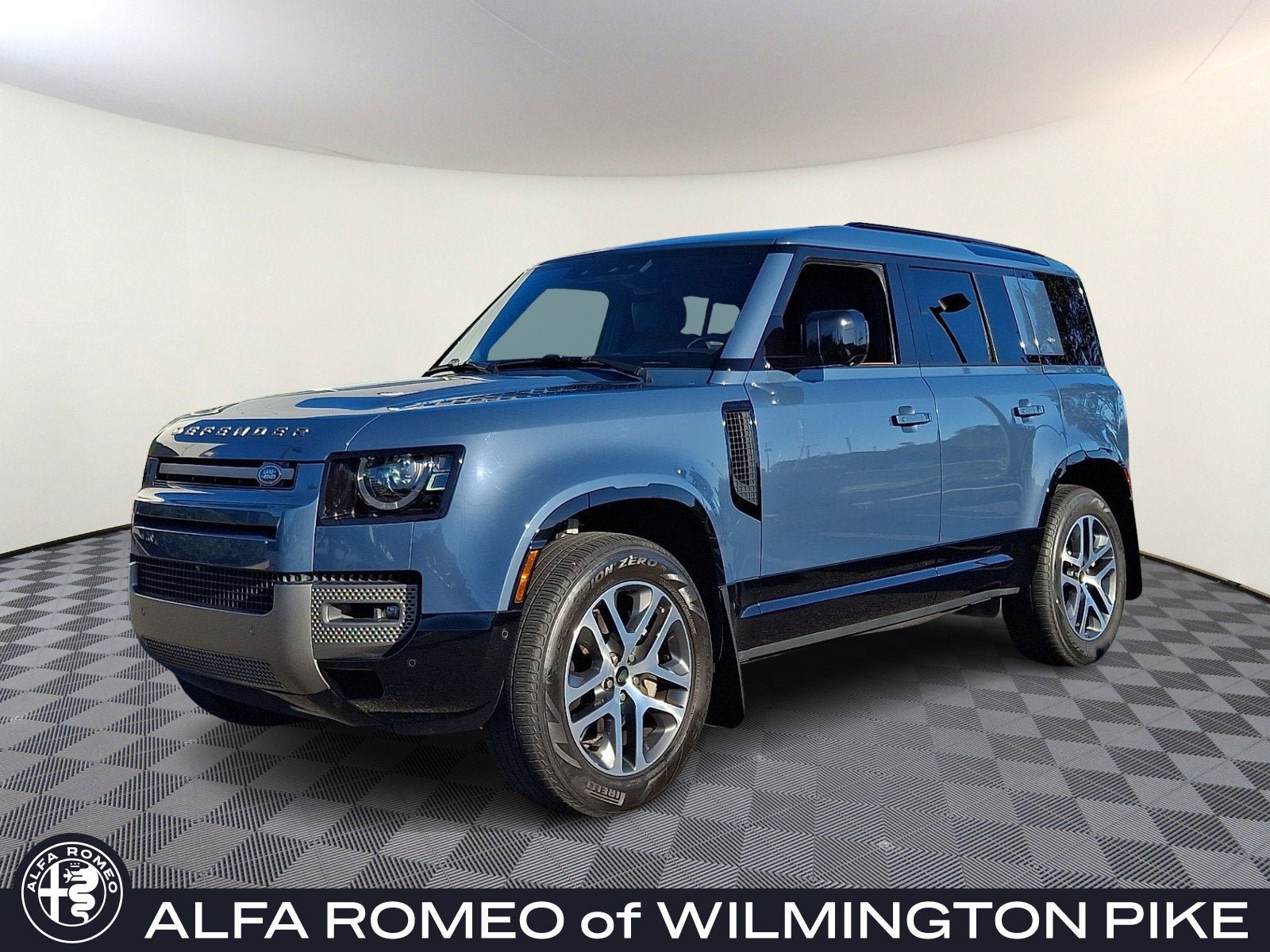 Used 2024 Land Rover Defender 110 X-Dynamic SE AWD/4WD image 1