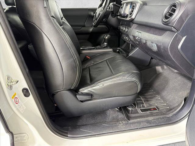 Used 2019 Toyota Tacoma TRD Off-Road AWD/4WD image 13