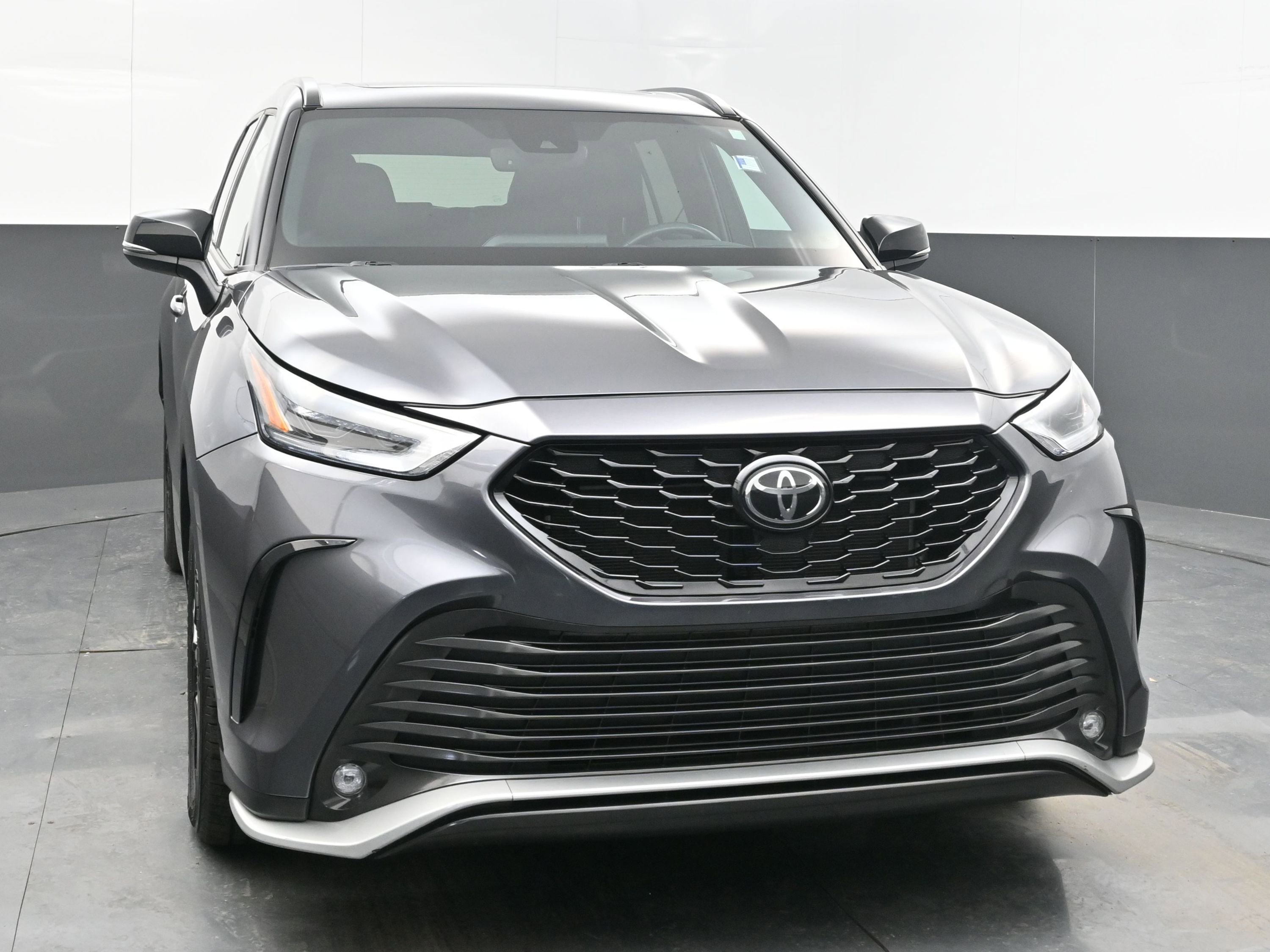 Used 2024 Toyota Highlander XSE image 2