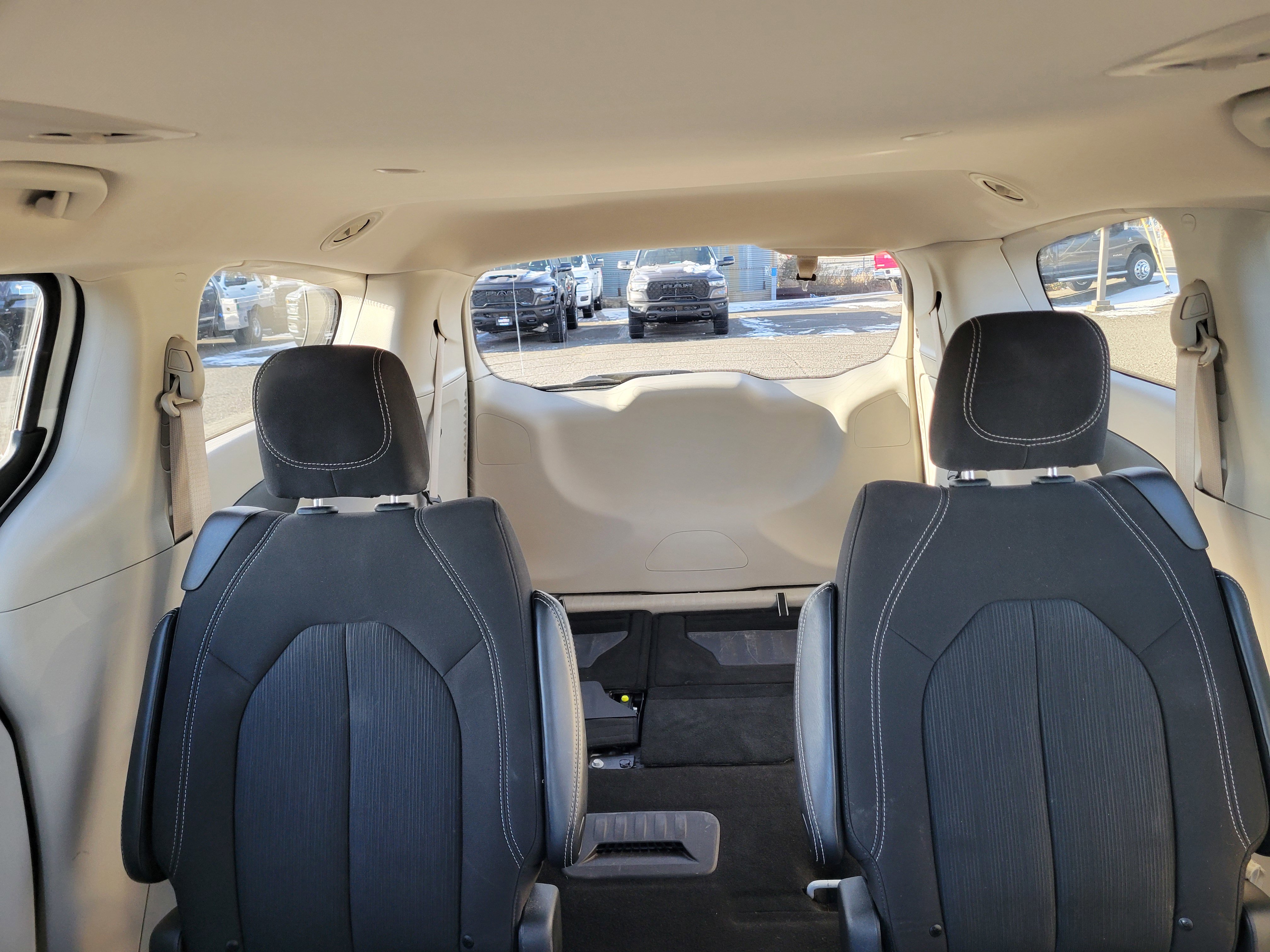 Used 2023 Chrysler Voyager LX image 20