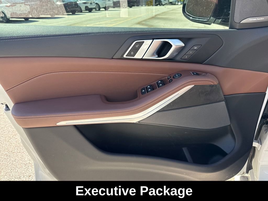 Used 2023 BMW X5 xDrive40i w/ Executive Package AWD/4WD image 14