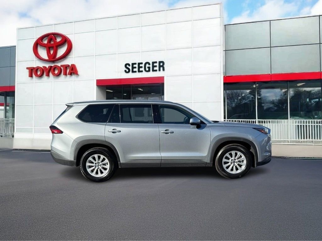 Certified 2025 Toyota Grand Highlander FWD image 2