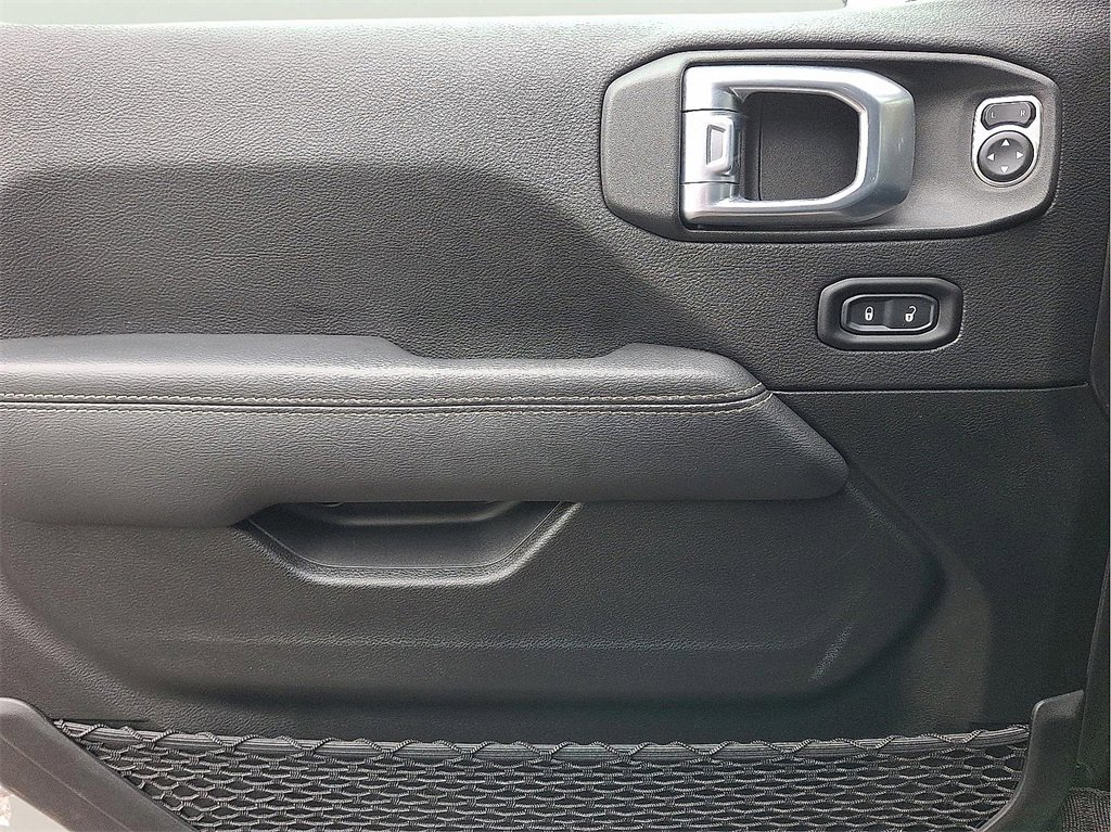 Used 2022 Jeep Wrangler Unlimited Sahara w/ Cold Weather Group image 13