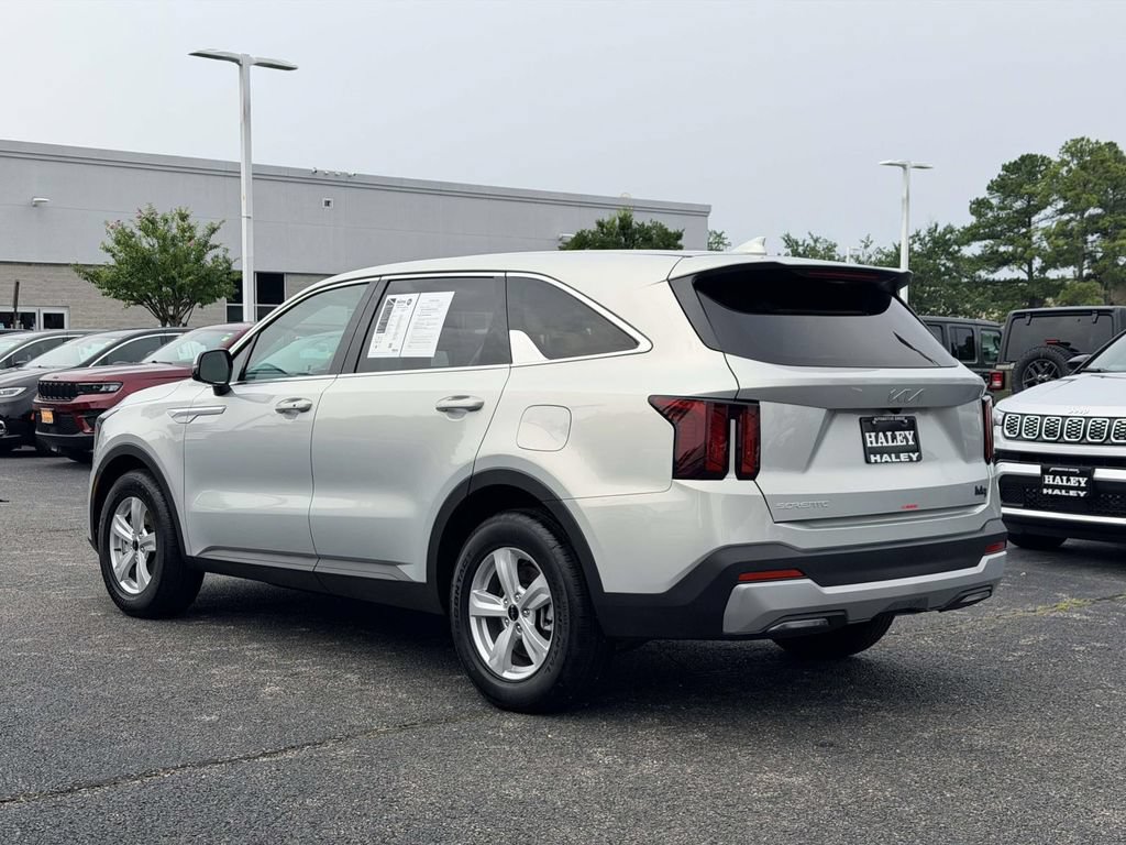 Used 2026 Kia Sorento LX FWD image 4