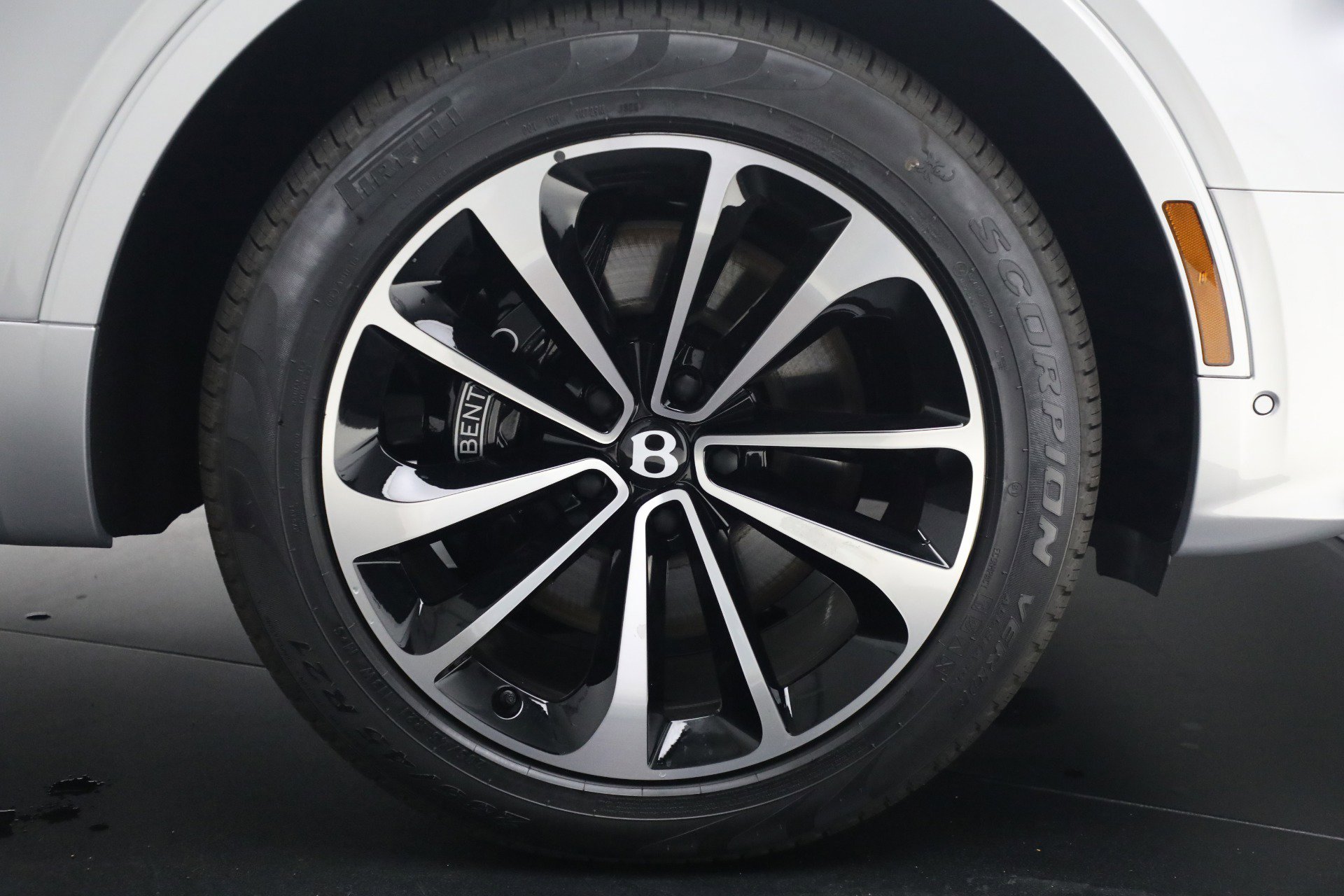 New 2025 Bentley Bentayga Extended Wheelbase image 13