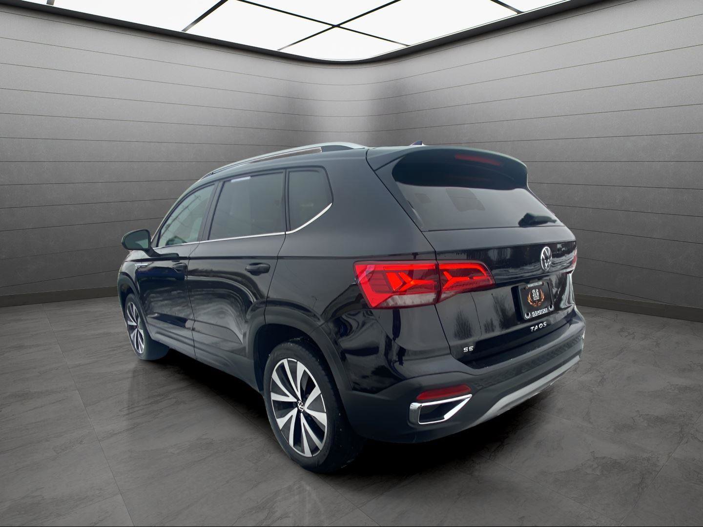 Used 2024 Volkswagen Taos SE image 3