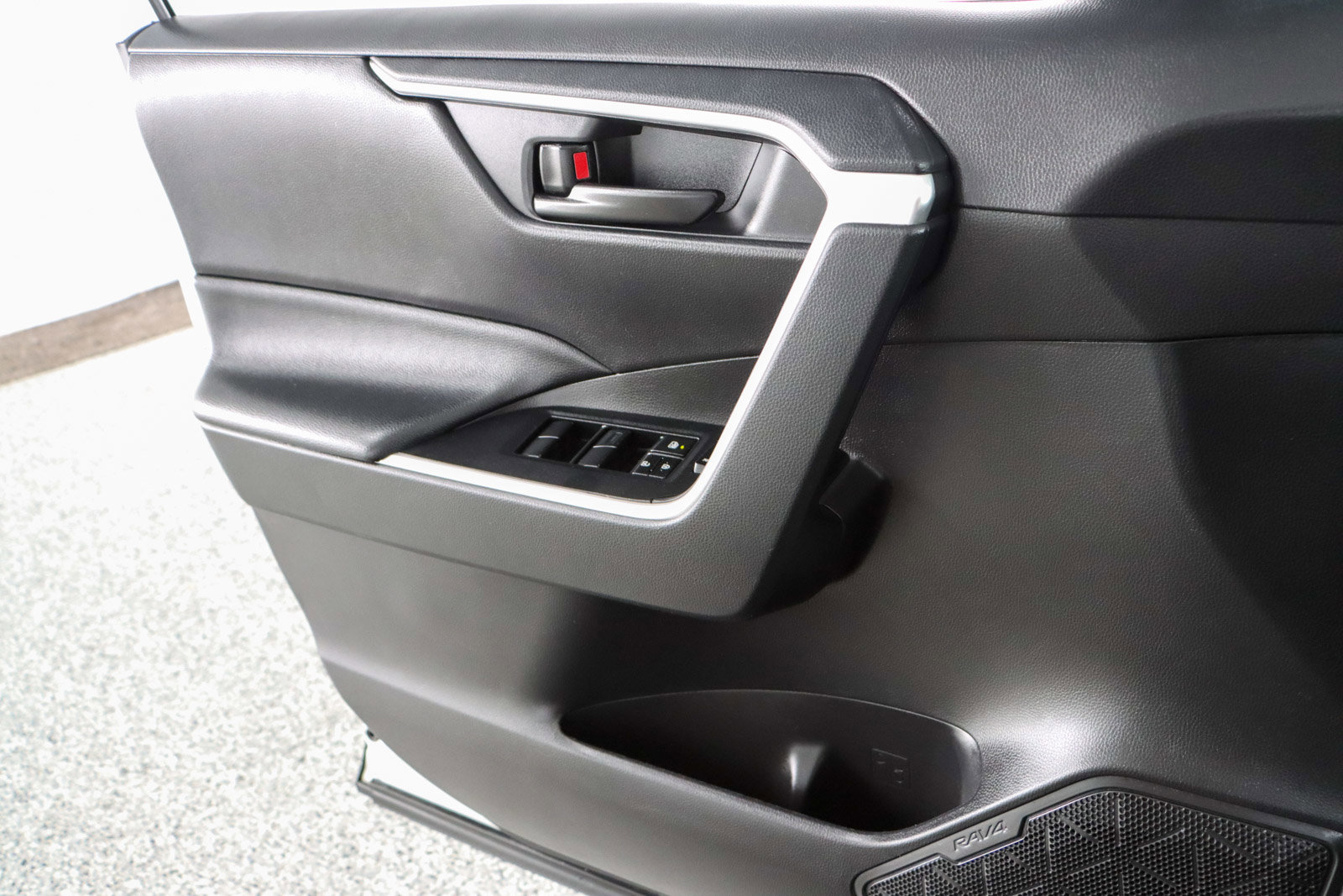 Used 2024 Toyota RAV4 LE image 21